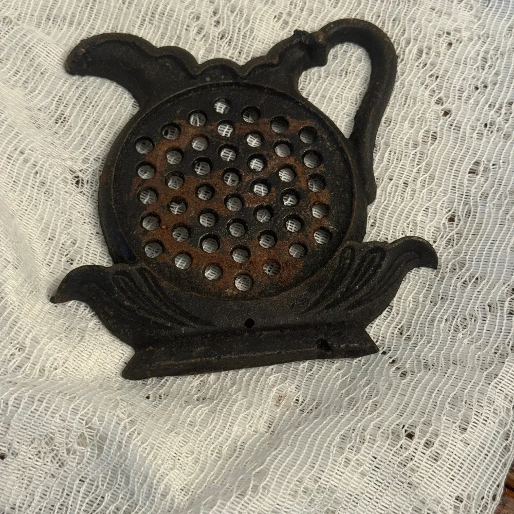 Vintage Cast Iron Teapot Trivet Rustic Farmhouse Kitchen Decorative Pot Holder